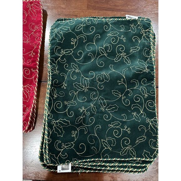 St Nicholas Square Christmas Holiday Red Gold Table Runners, Placemats Green - Picture 4 of 7
